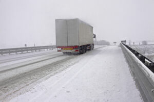 How to Avoid Cold Weather Semi-Truck Issues